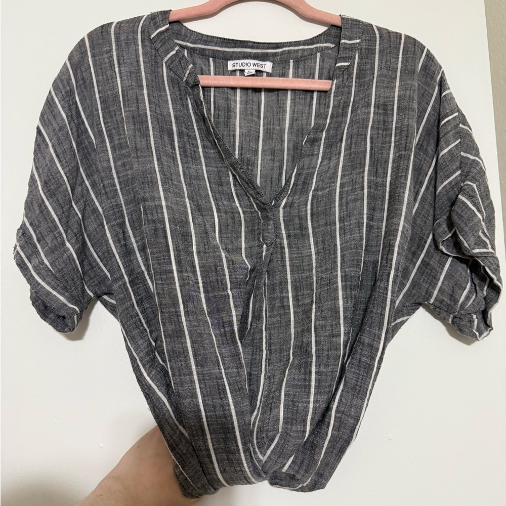 Studio West Gray Short Sleeve Button Down Shirt